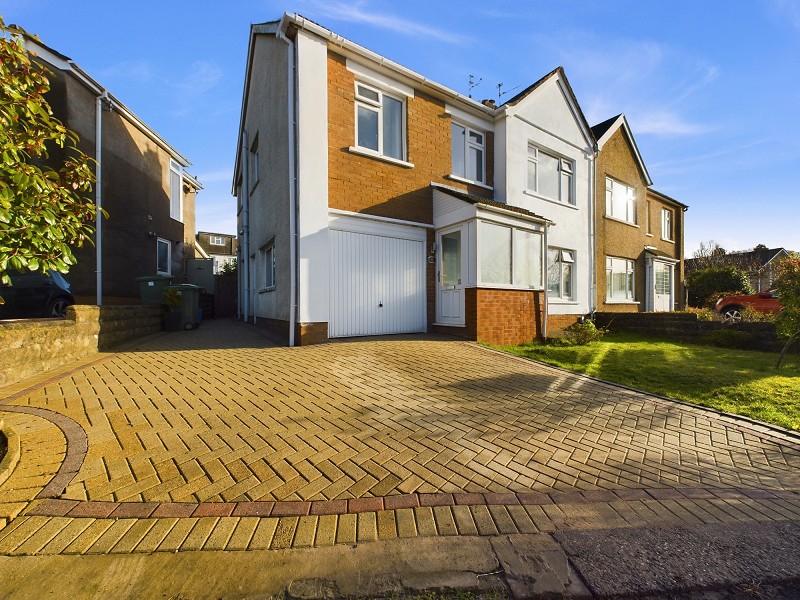 Driveway & Front Entrance