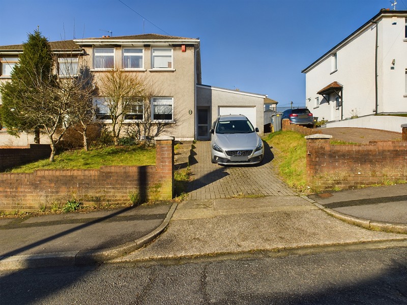 Driveway & Front Entrance