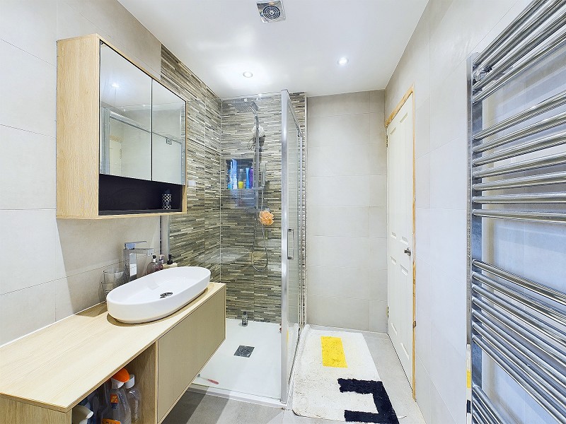 Bath/Shower Room