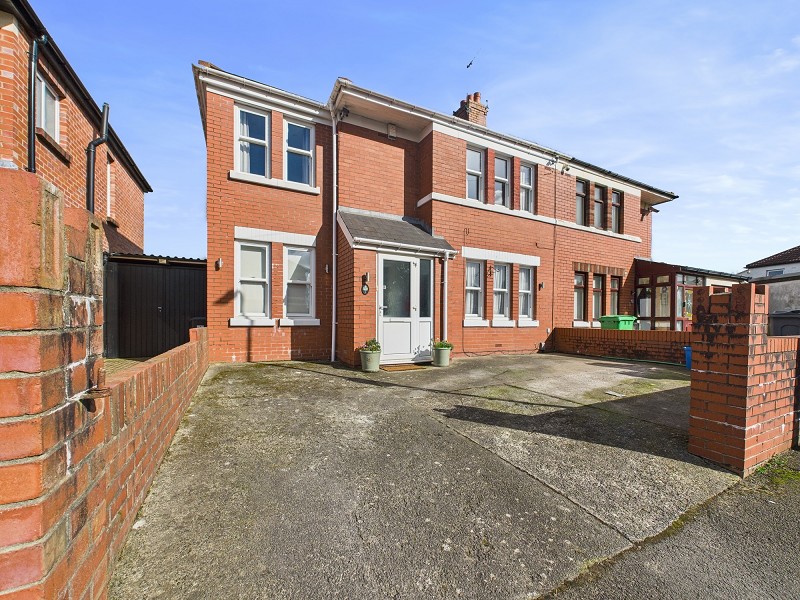 Driveway & Front Entrance