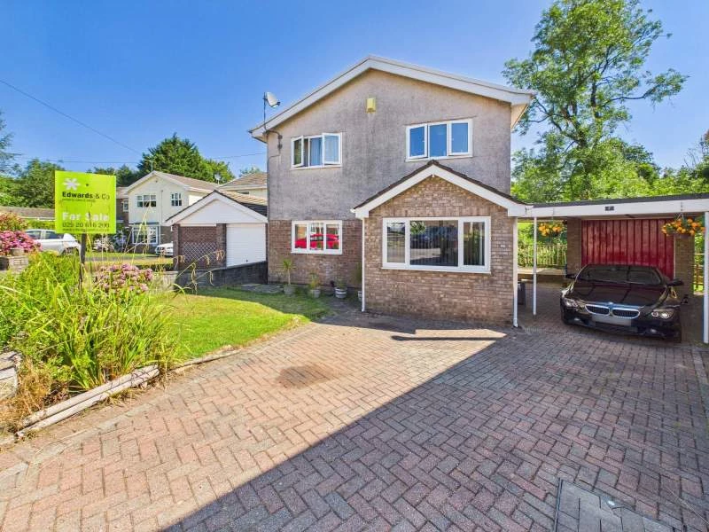 Driveway & Front Entrance