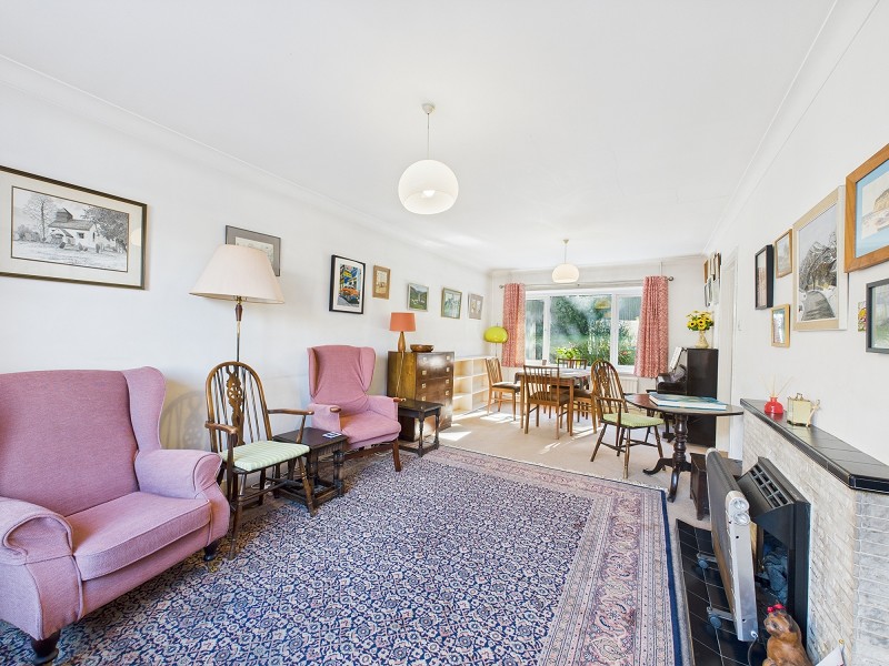 Lounge/Dining Room