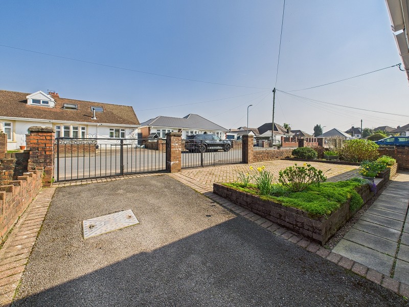 Driveway & Front Garden