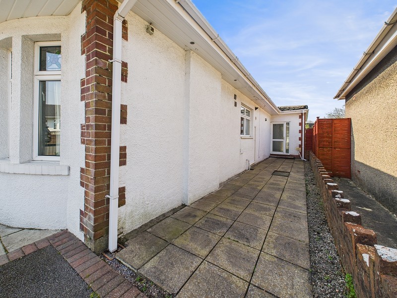 Side driveway