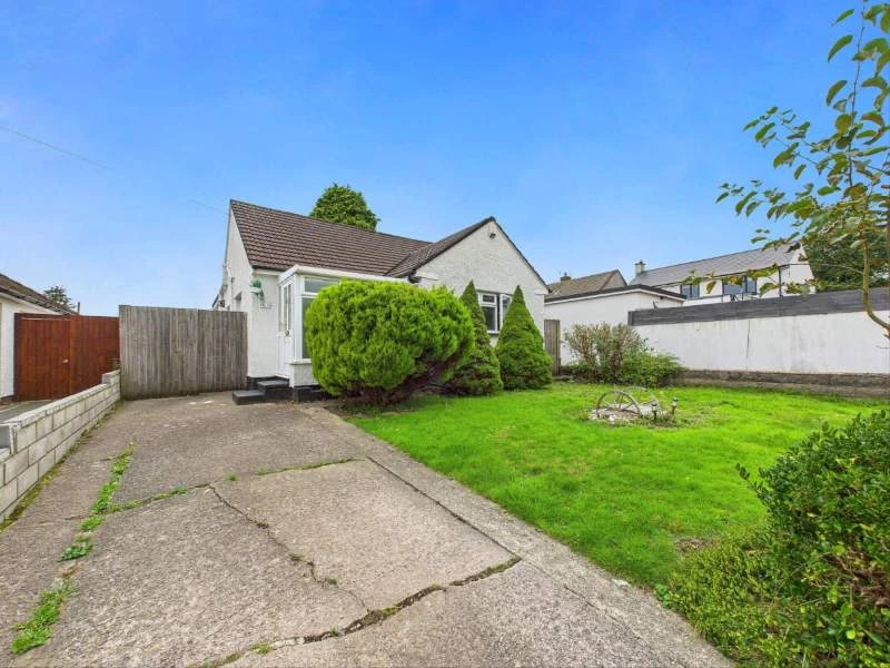 Driveway & Front Entrance