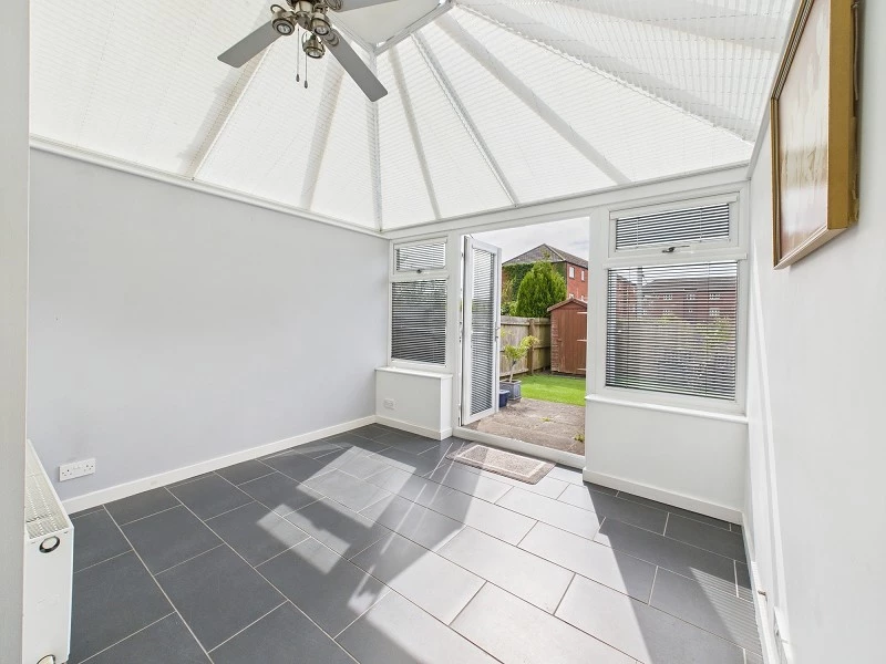 Conservatory-style extension