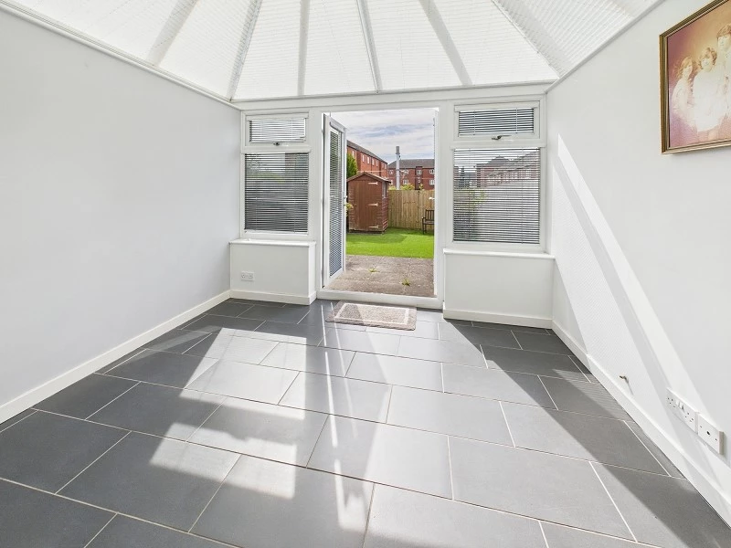 Conservatory-style extension