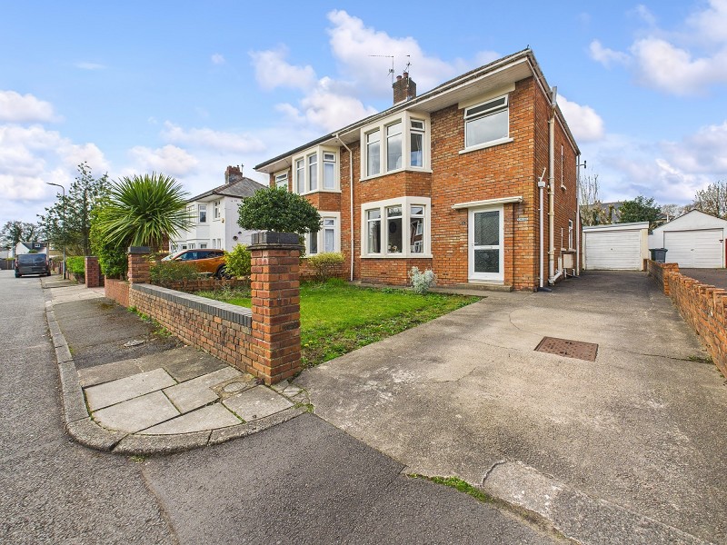 Driveway & Front Entrance