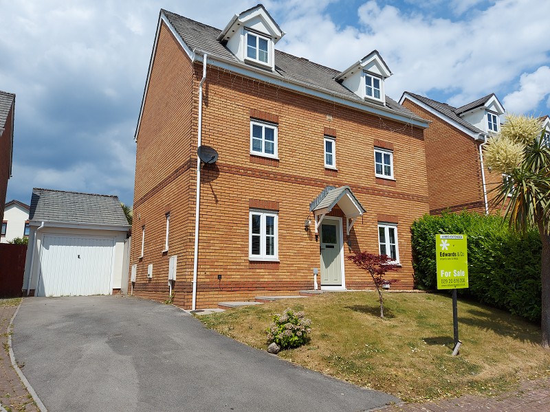 Similar Property: Detached in Cardiff