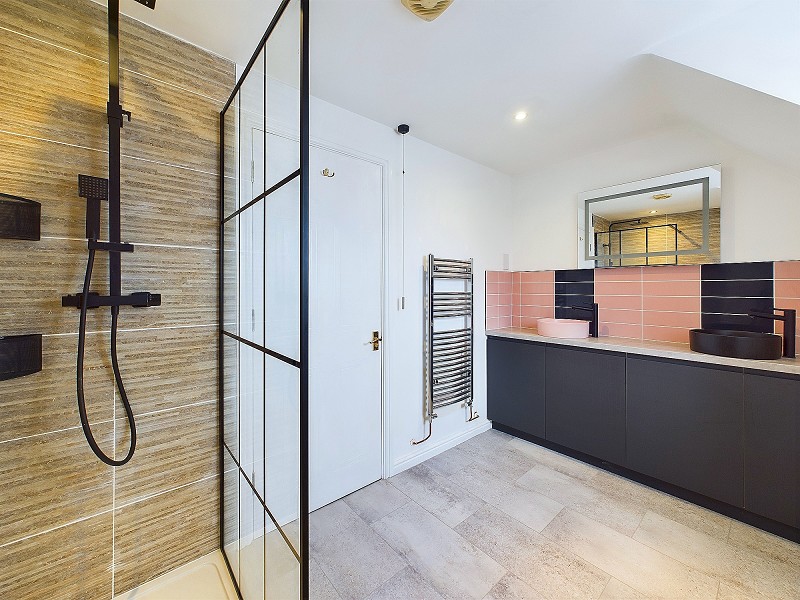 En Suite Shower Room