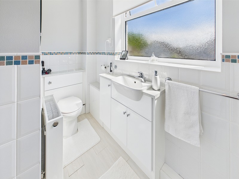 En Suit Bathroom to Bedroom One