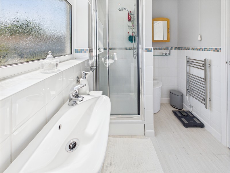 En Suit Bathroom to Bedroom One