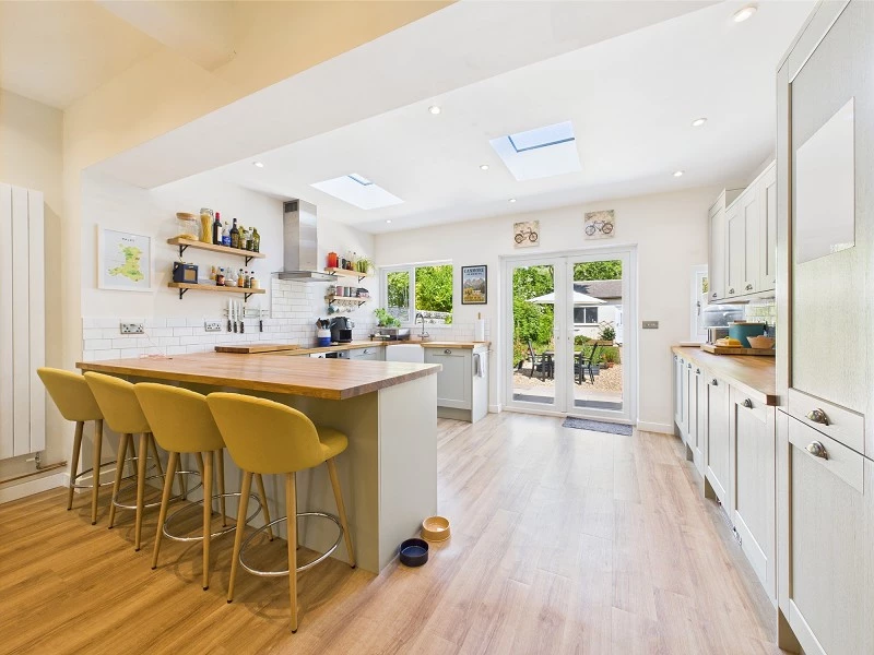 Kitchen/Breakfast Area