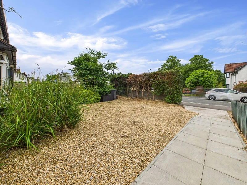 Driveway & Front Entrance