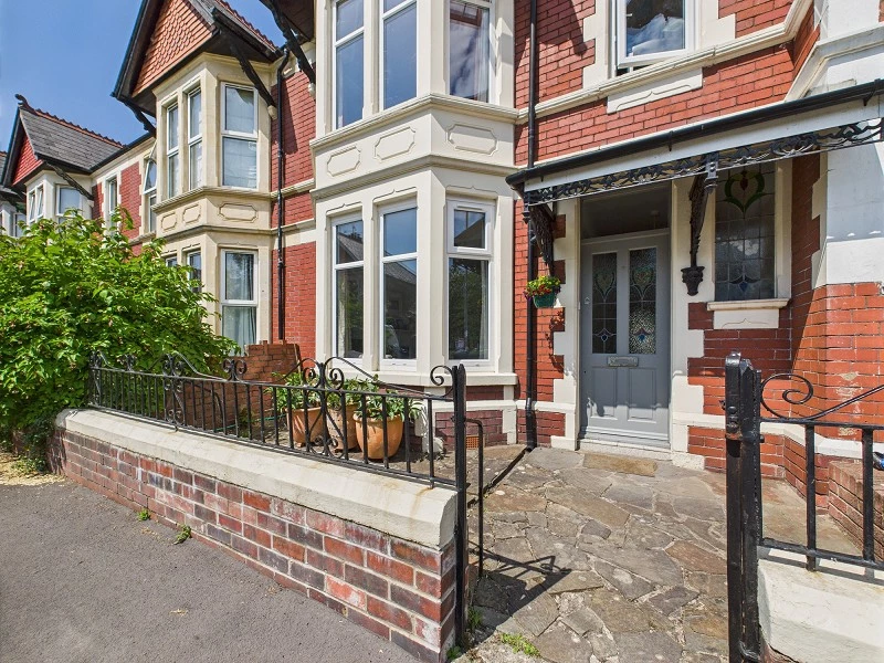 Front Garden & Entrance