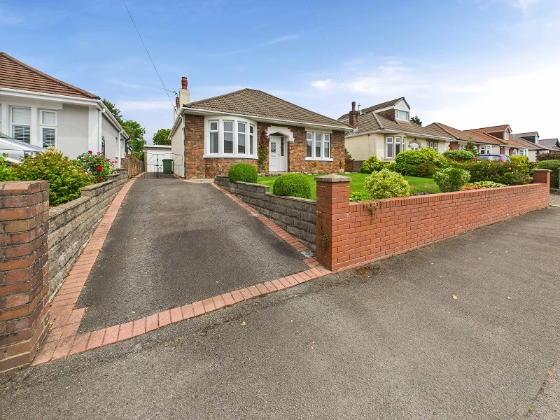 Driveway & Front Entrance