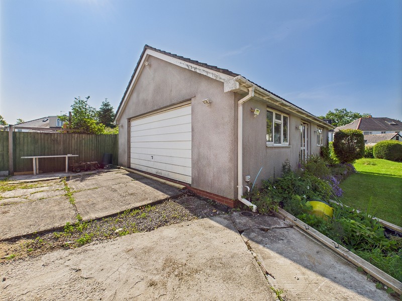 Detached Garage