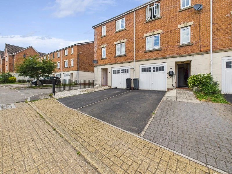 Driveway & Front Entrance