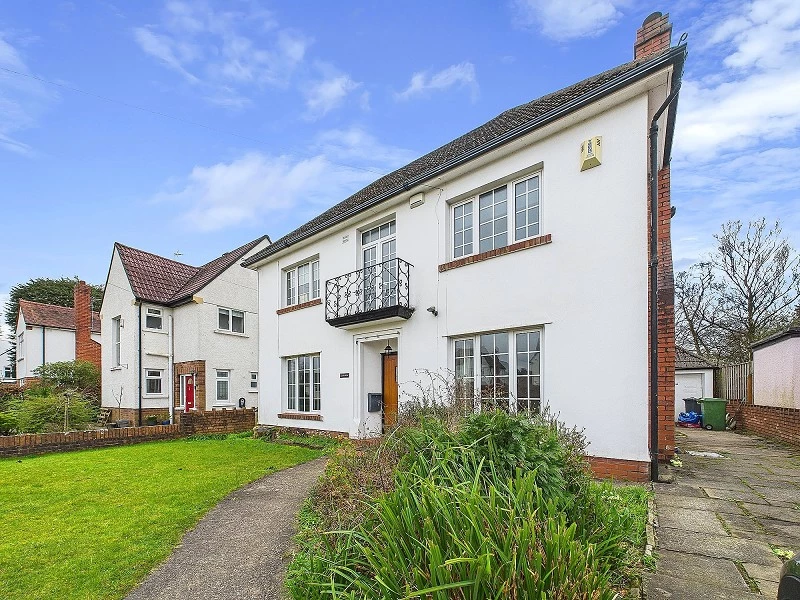 Driveway & Front Entrance