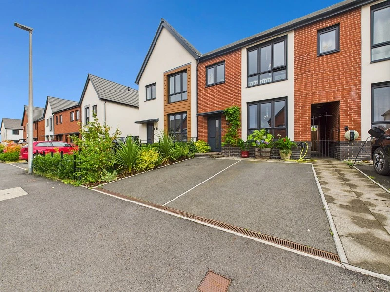 Driveway & Front Entrance
