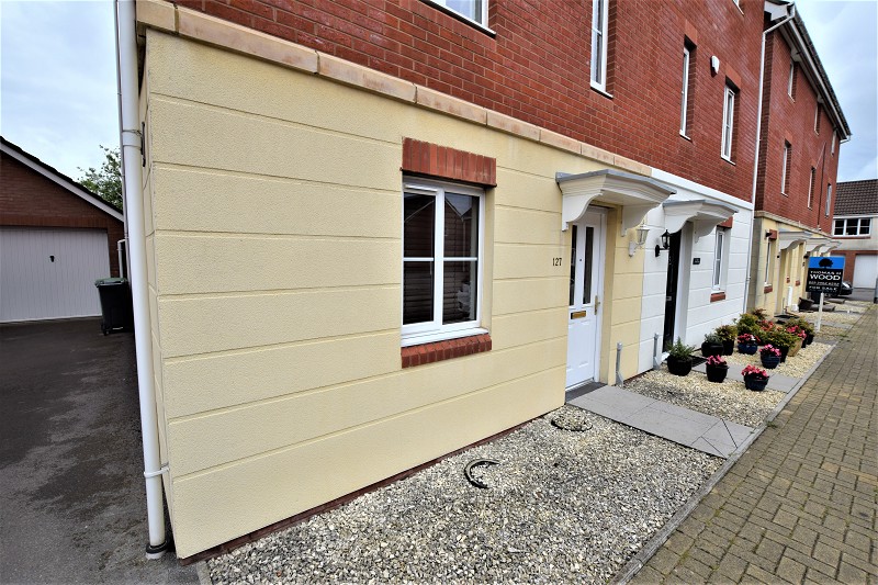 Entrance & Front Garden