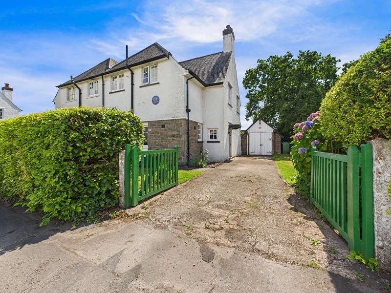 Driveway & Front Entrance