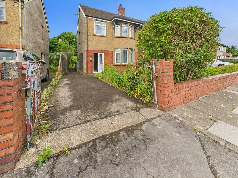 Driveway & Front Entrance
