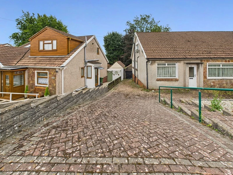Driveway & Front Entrance