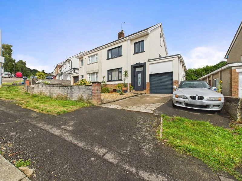 Driveway & Front Entrance