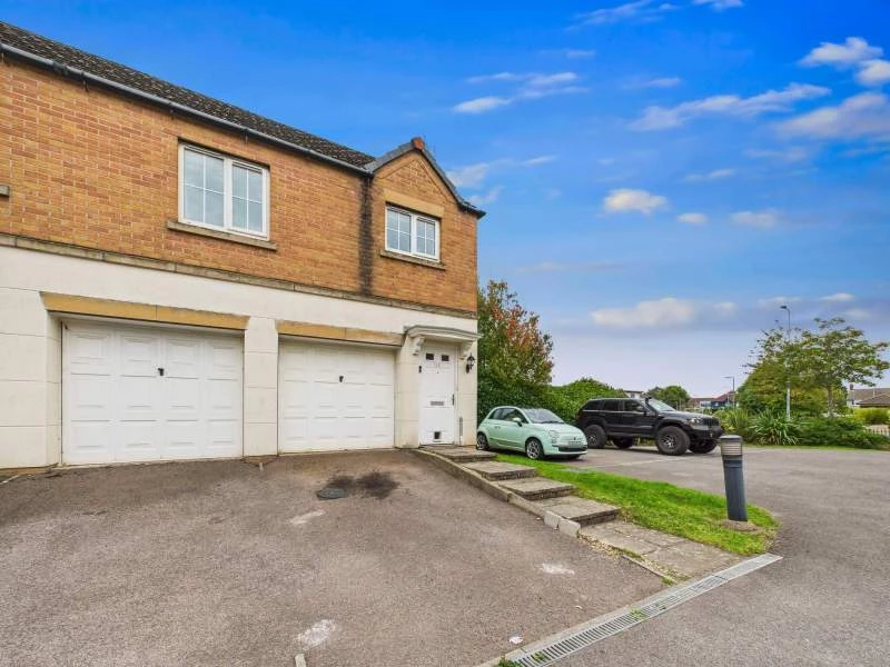 Driveway & Front Entrance