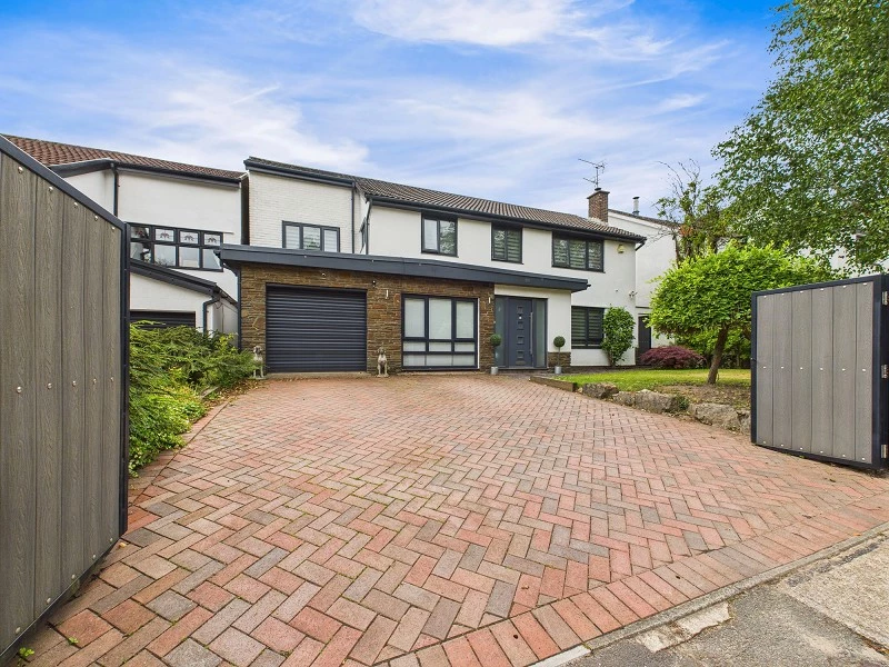 Driveway & Front Entrance