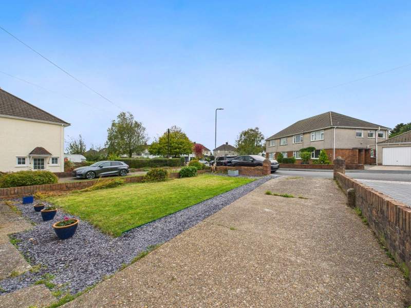 Driveway & Front Entrance
