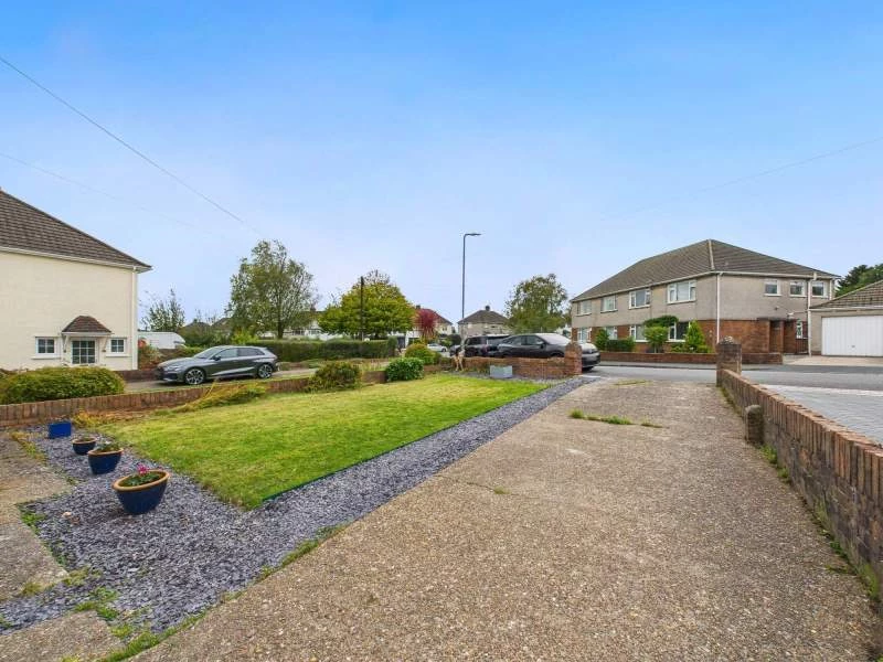 Driveway & Front Entrance