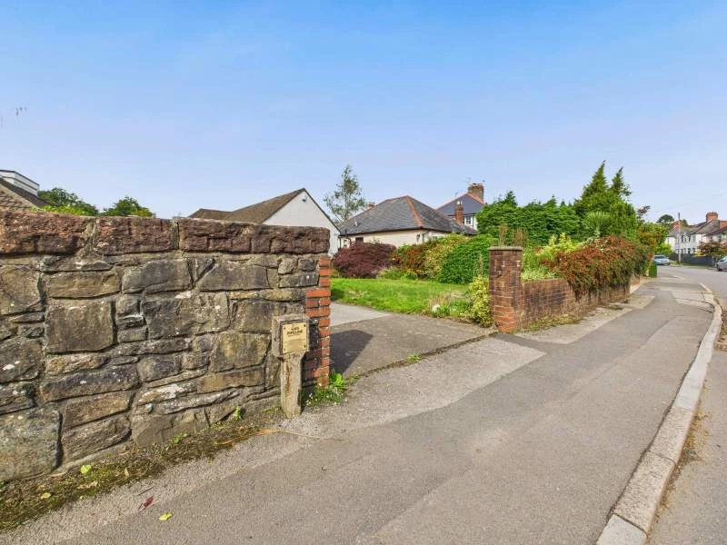 Driveway & Front Entrance