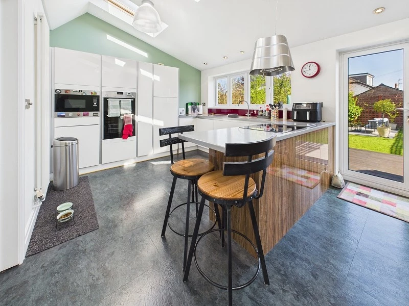 Kitchen/Breakfast Area