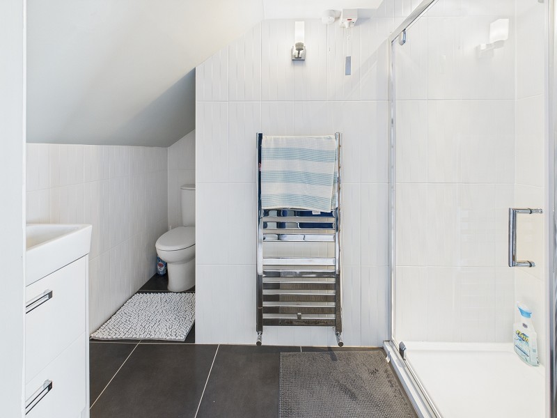 En Suite Shower Room to Bedroom 1
