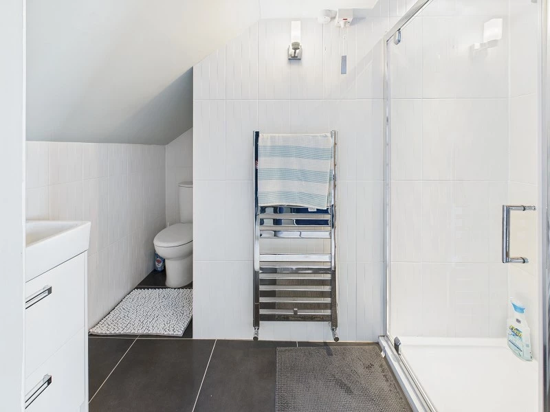 En Suite Shower Room to Bedroom 1