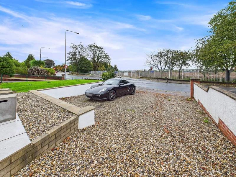 Driveway & Front Entrance