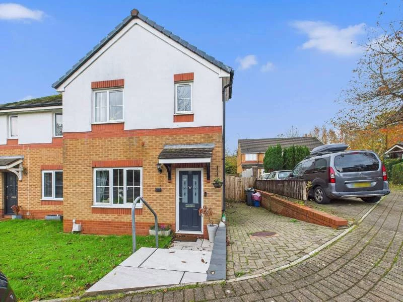 Driveway & Front Entrance