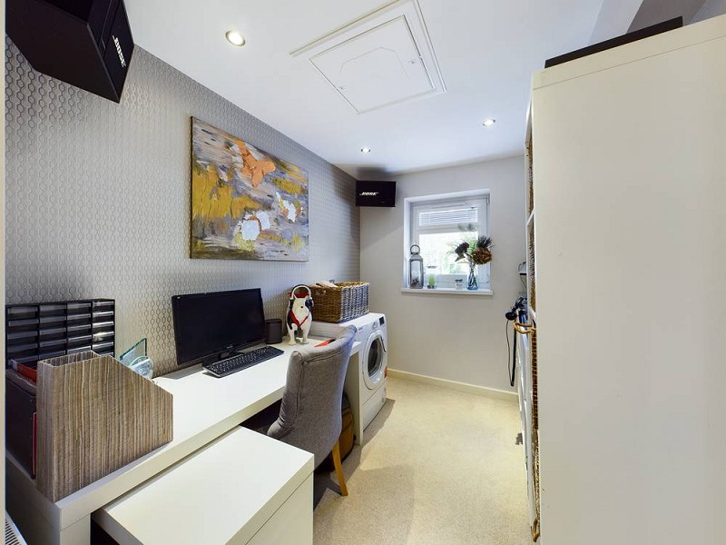 Home Office/Bedroom 4