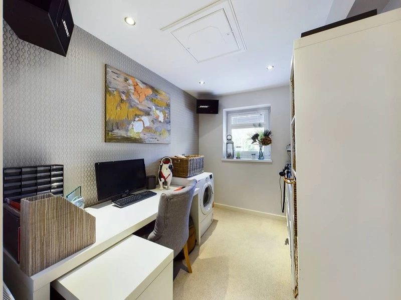 Home Office/Bedroom 4