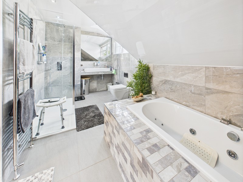 En Suite Bathroom to Bedroom 1