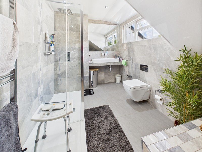 En Suite Bathroom to Bedroom 1