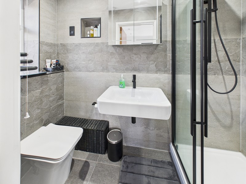 En Suite to Bedroom 2