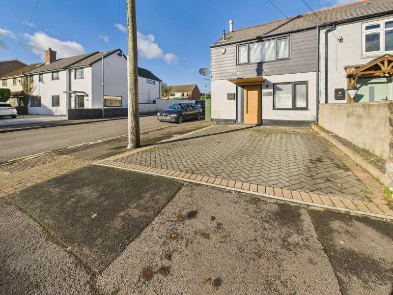 Driveway & Front Entrance