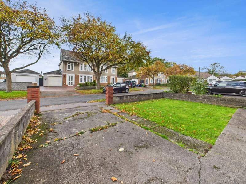 Driveway & Front Entrance