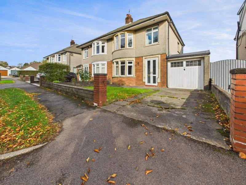 Driveway & Front Entrance