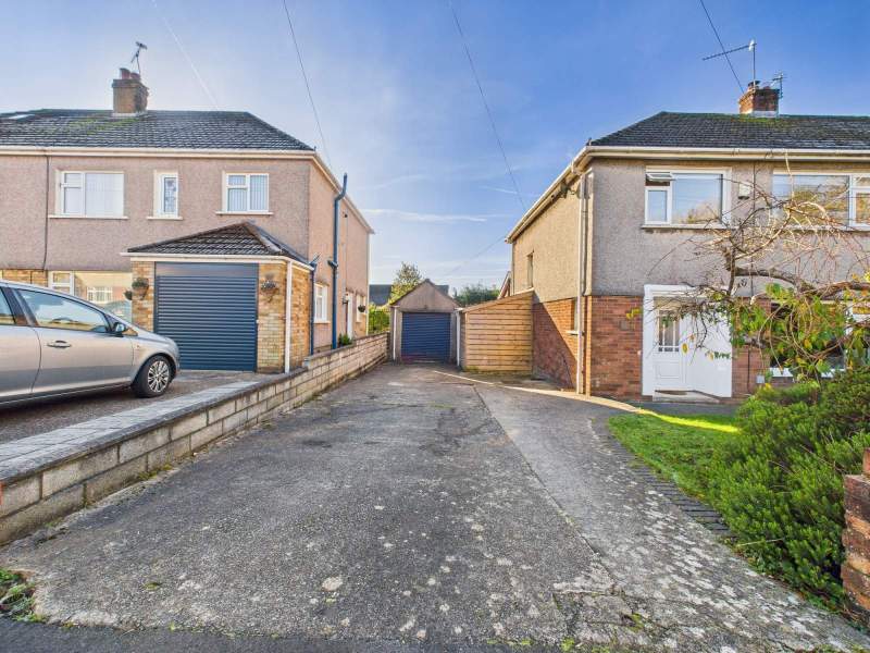 Driveway & Front Entrance