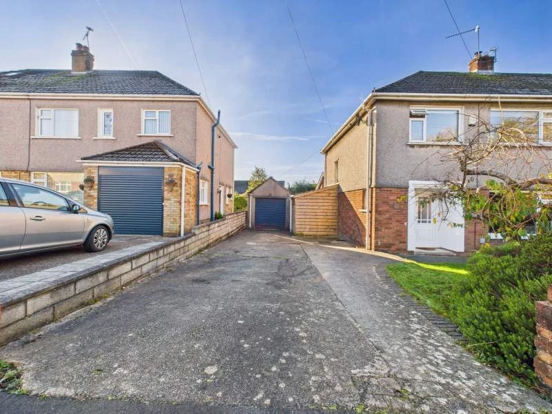 Driveway & Front Entrance