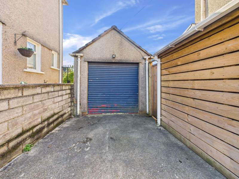 Detached Garage/Home Office